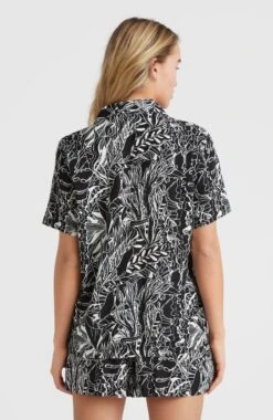 ONeill Ocean Mission Shirt | White . Black Comic Seaweed 10 ONeill Ocean Mission Shirt | White . Black Comic Seaweed -ONeill Fashion Shop 1200007 31024 03 MODEL