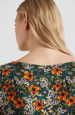 ONeill Indian Summer Dress | Flower Wall -ONeill Fashion Shop 1300031 32515 03 MODEL