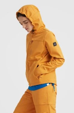 ONeill Spire Softshell Jacket | Nugget -ONeill Fashion Shop 1500041 17016 03 MODEL