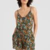 ONeill Indian Summer High-Waist Shorts | Flower Wall -ONeill Fashion Shop 1700017 32515 01 MODEL
