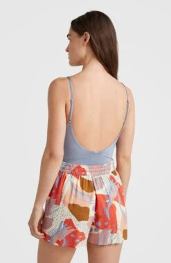 ONeill Jarrah Woven High-Waist Shorts | Patchwork Print 9 ONeill Jarrah Woven High-Waist Shorts | Patchwork Print -ONeill Fashion Shop 1700036 32520 03 MODEL