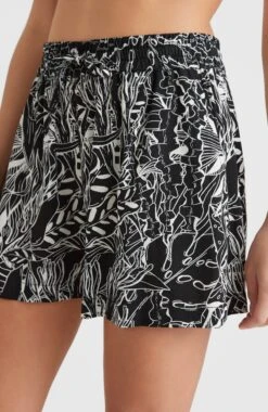 ONeill Java Wave High-Waist Shorts | White . Black Comic Seaweed -ONeill Fashion Shop 1700038 31024 02 MODEL