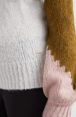 ONeill Knit Colourblock Pullover | Plantation Colour Block -ONeill Fashion Shop 1750024 47015 03 MODEL