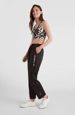 ONeill Yoga Sport Top | White Wording 1952 11 ONeill Yoga Sport Top | White Wording 1952 -ONeill Fashion Shop 1850041 31013 04 MODEL