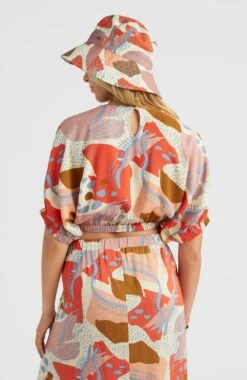 ONeill Tidda Woven Top | Patchwork Print -ONeill Fashion Shop 1850101 32520 03 MODEL